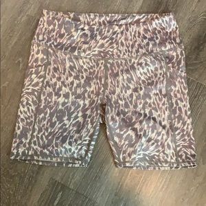 NWOT Zella High Waist Side Pocket Biker Shorts - L